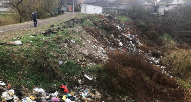 В одному з сіл Лиманського району ростуть стихійні звалища сміття (фото)