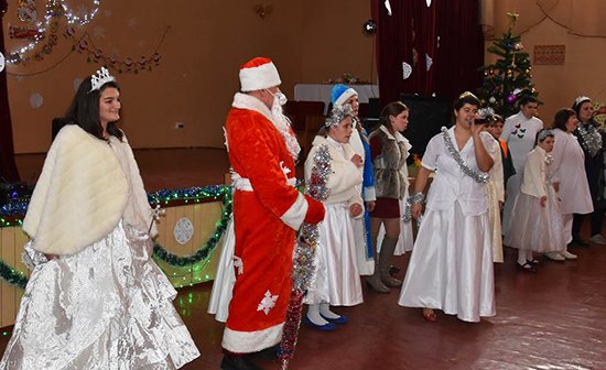 У Красносільський будинок-інтернат прийшли  новорічні свята (фото)