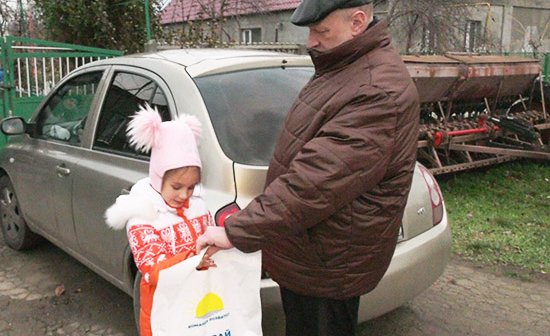 Діти Першотравневого отримали новорічні подарунки (фото)