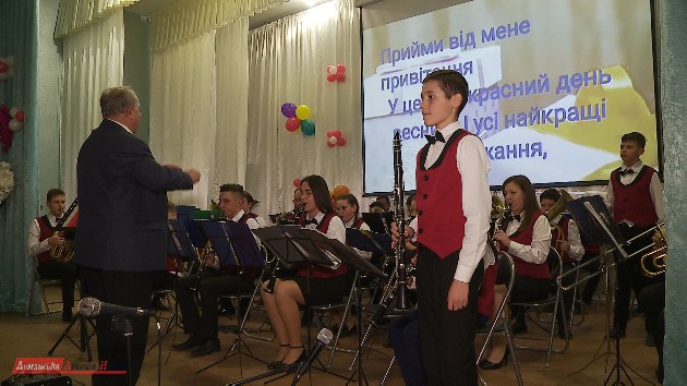У БК села Визирка відбувся масштабний концерт, присвячений 8 Березня (фото)