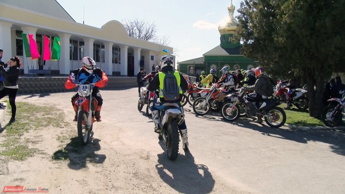 Рев моторів та море адреналіну. У Визирці вперше пройшли змагання "Viзірка Moto Party" (фото, відео)