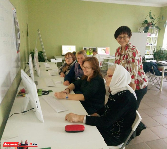 В Першотравневом учили старшее поколение управляться с компьютером (фото)