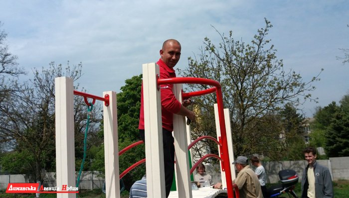 У селі Новофедорівка Коблівської громади з'явився новий дитячий майданчик