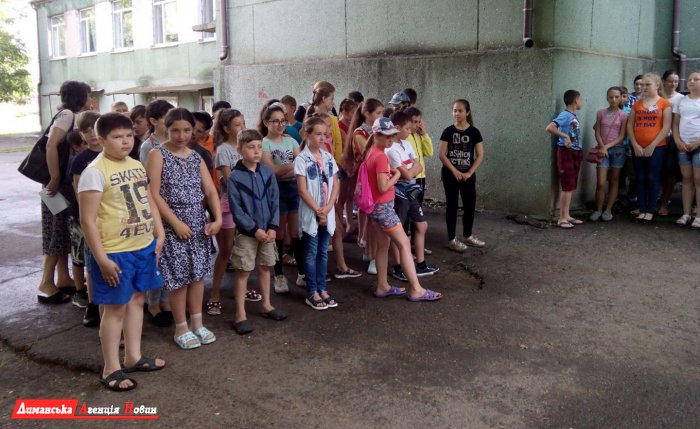 В Першотравневом школьники целый месяц будут оздоравливаться в лагере.