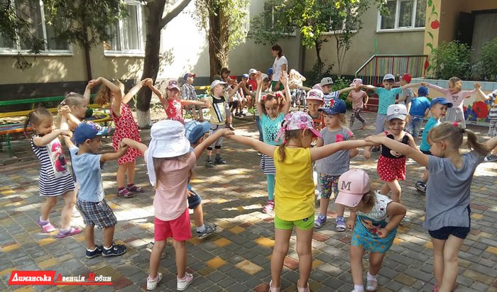 Садок у Першотравневому весело проводить час влітку.