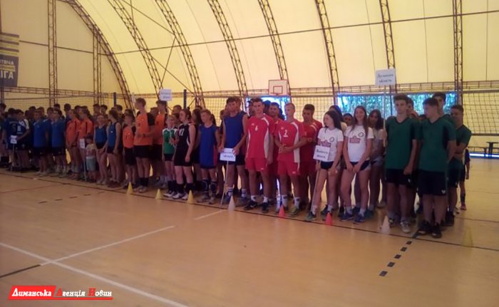 Волейболісти Коблівської ОТГ випробували свої сили у великому турнірі (фото)