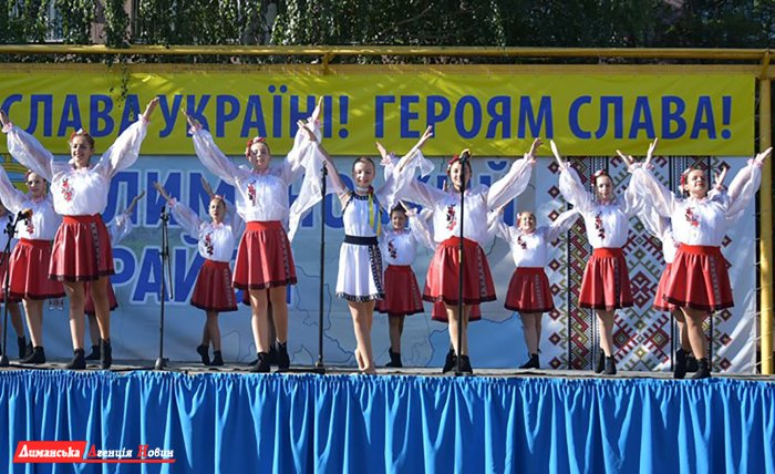 В Доброславе отметили День Конституции Украины (фото)