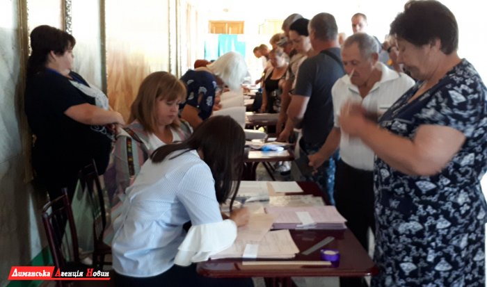 У Визирській громаді стартували перші місцеві вибори.