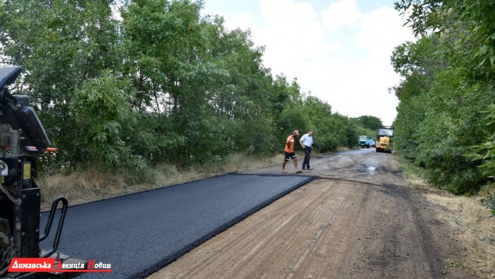 В Лиманском районе продолжается строительство дорог (фото)