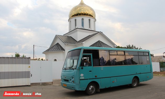 Маршрут є, а транспорту немає. У Любополі зник автобус, який возив людей до Одеси.