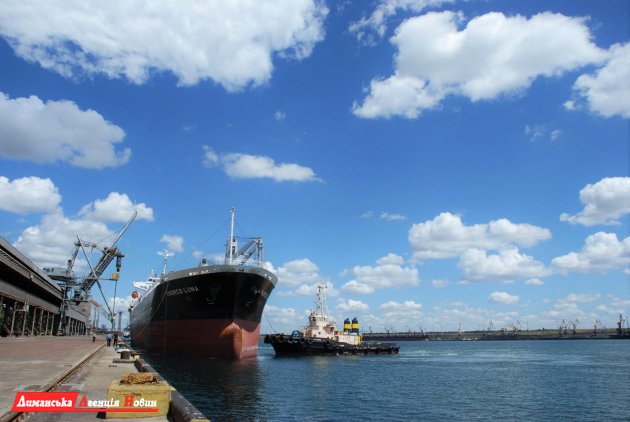 У порту "Південний" встановили новий рекорд з перевалки вантажів.
