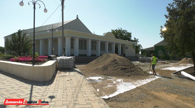 На площади перед Визирским домом культуры продолжается реконструкция (фото)