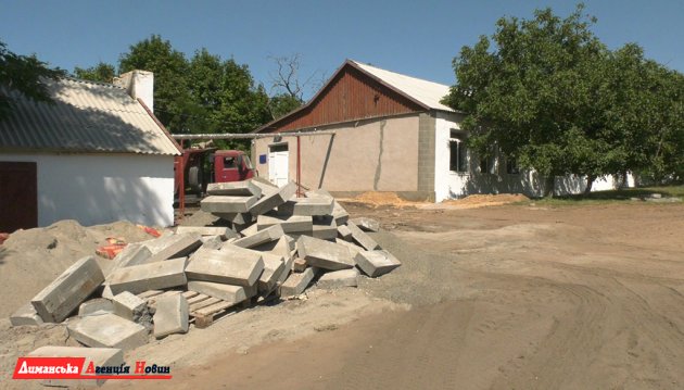 В Любопольской школе идет ремонт. Обещают успеть до 1 сентября (фото)