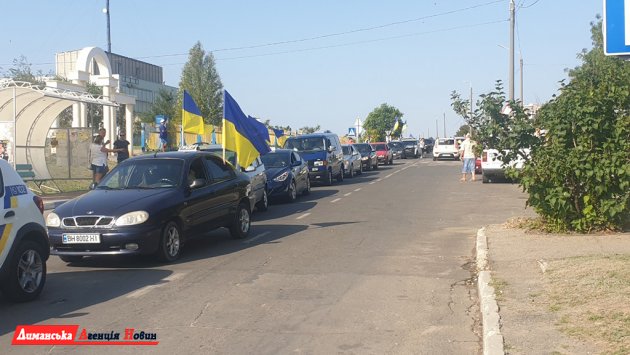 В Южном ко Дню Флага организовали патриотический автозаезд (фото, видео)