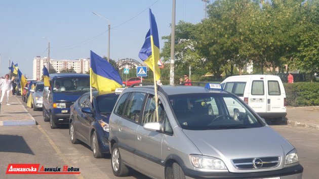 В Южном ко Дню Флага организовали патриотический автозаезд.