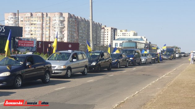 В Южном ко Дню Флага организовали патриотический автозаезд.