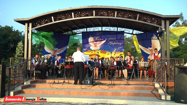 З піснями і танцями у Визирці відсвяткували День Незалежності (фото)