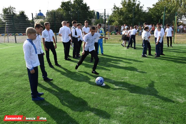 В Кремидовке открыли новое мини-футбольное поле.