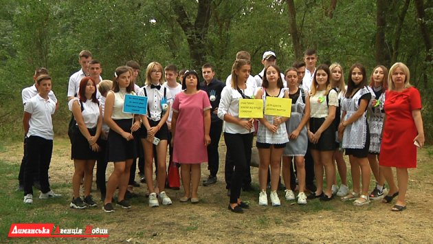 Старшокласники Першотравневого НВК нестандартно увійшли у новий навчальний рік.