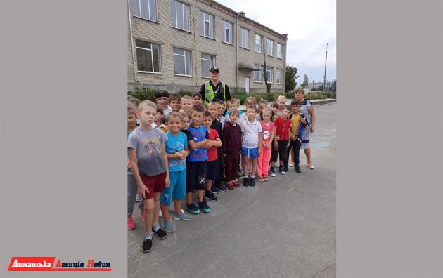 "Внимание! Дети на дороге": коблевские школьники встретились с патрульными.