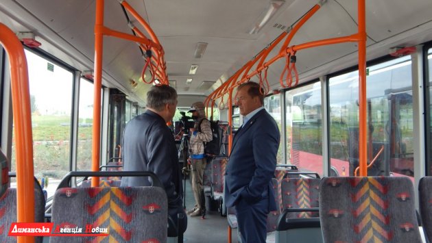 "Севертранс" презентовал городу Южный новые автобусы.