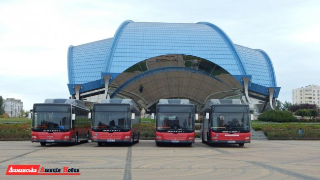 "Севертранс" презентовал городу Южный новые автобусы.