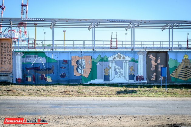 Бетонную ограду "ТИС-Контейнерный терминал" разрисовали ко Дню рождения транспортного узла.