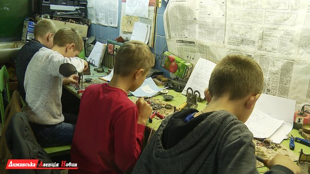 У Сичавській школі працює гурток електротехніки, який допомагає школярам у профорієнтації (фото)