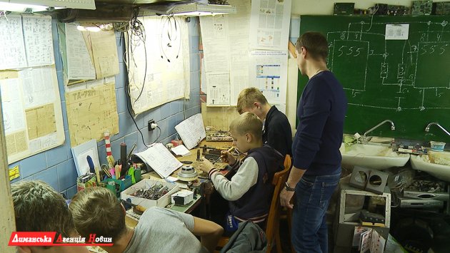 У Сичавській школі працює гурток електротехніки, який допомагає школярам у профорієнтації.