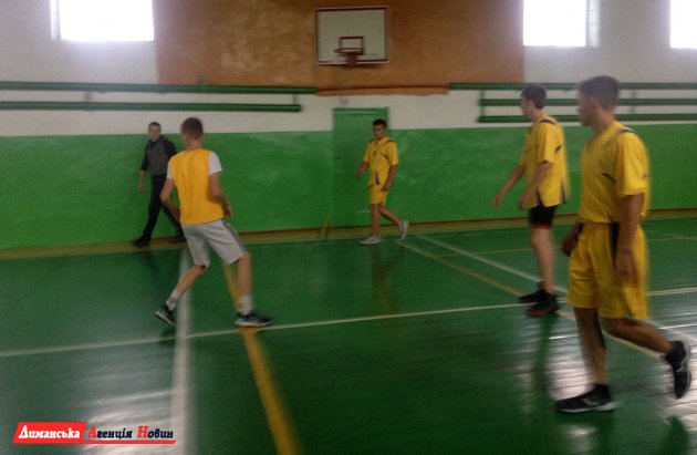 В Доброславе провели соревнования по гандболу среди школьников (фото)