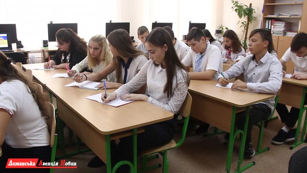 В Сычавской школе старшеклассники написали радиодиктант национального единства.