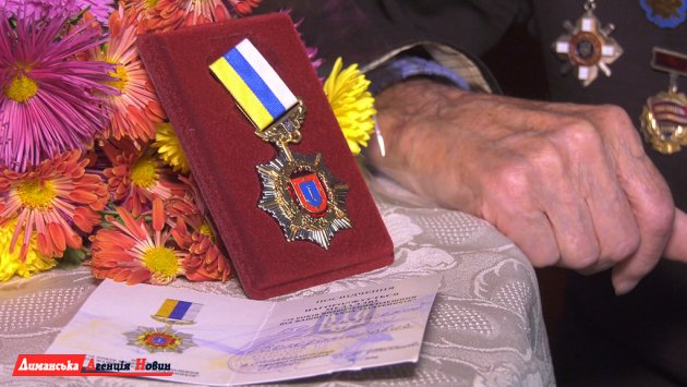 Одесский областной совет наградил медалью ветерана из Конного.