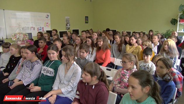 Надія Мовчан-Карпусь провела зустріч з учнями й вчителями Першотравневого НВК.