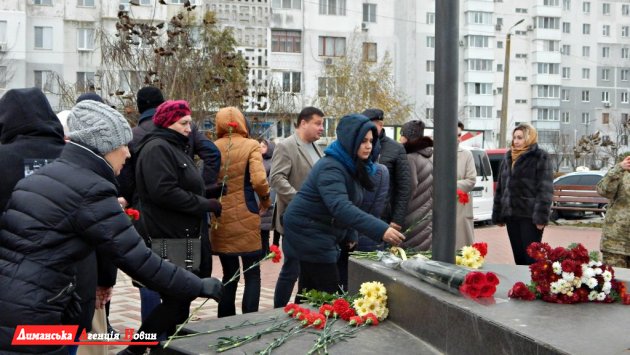 День Достоинства и Свободы: в Южном почтили память защитников Украины (фото)