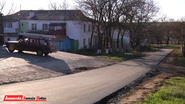 В Першотравневом заасфальтировали переулки и проезды между многоквартирными домами (фото)