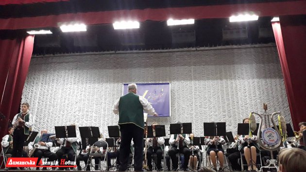 "Визирські сурми" одержали победу на Международном фестивале в Запорожье/