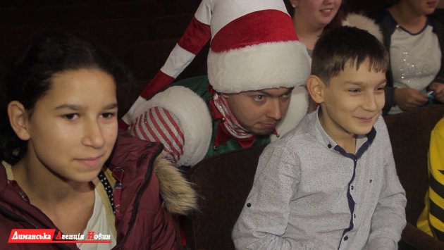 В Сычавке общественная организация "Команда развития" поздравила малышей с Николаем.
