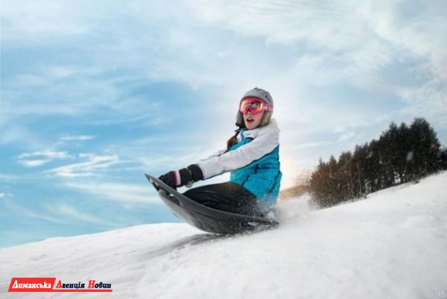 Зимові розваги: як убезпечити свою дитину під час катання на снігових гірках