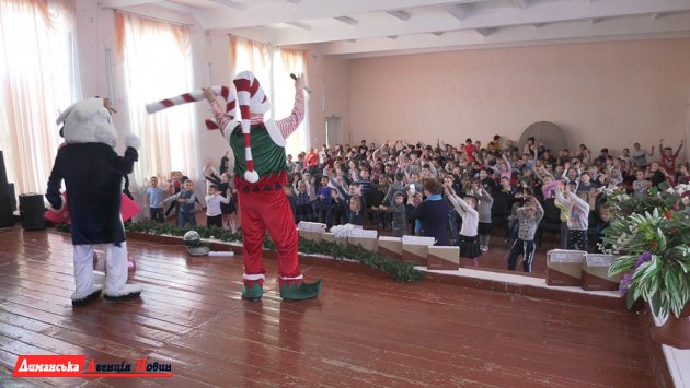Святой Николай поздравил учеников Першотравневого УВК (фото) 