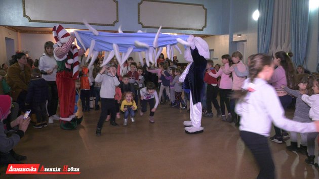 У Визирському будинку культури діти й дорослі відсвяткували День святого Миколая.