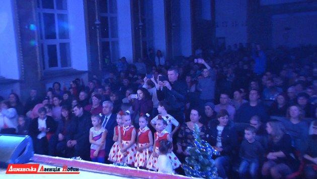 Более двух часов аплодисментов: в Першотравневом доме культуры состоялся итоговый концерт.
