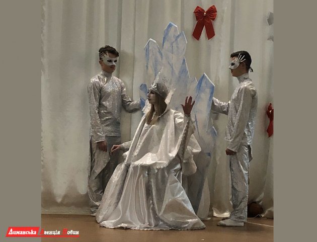 В Визирском доме культуры состоялась премьера новогоднего спектакля "Снежная королева".