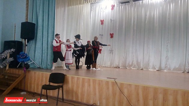В Визирском доме культуры состоялась премьера новогоднего спектакля "Снежная королева".