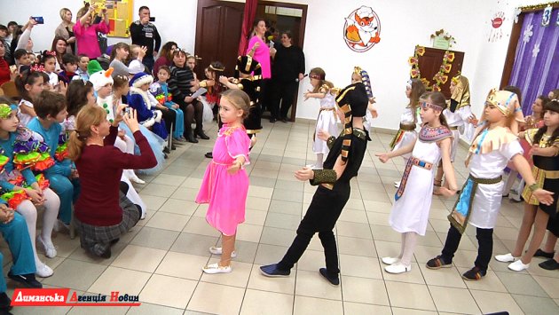 "Сніговик повертається": учні Визирської школи виступили з новорічним мюзиклом.