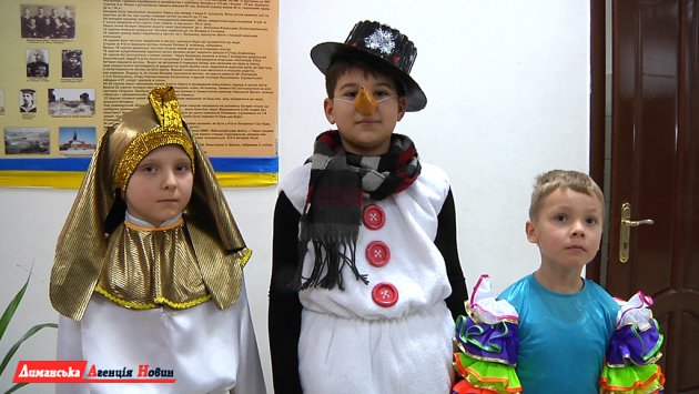 "Сніговик повертається": учні Визирської школи виступили з новорічним мюзиклом (фото)