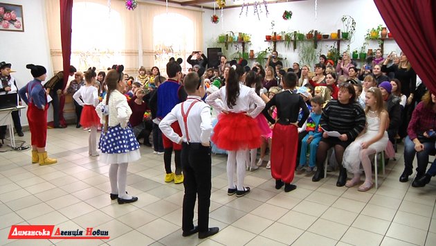 "Сніговик повертається": учні Визирської школи виступили з новорічним мюзиклом.