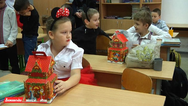"Снеговик возвращается": ученики Визирской школы выступили с новогодним мюзиклом.