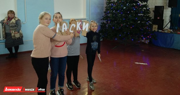 Дети и взрослые в Любополе встретили Новый год.