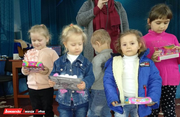Дети и взрослые в Любополе встретили Новый год.
