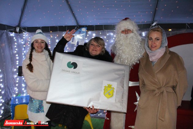 "Драйвова година", бій сніговиків та караоке: в селі Красносілка весело зустріли Новий рік.